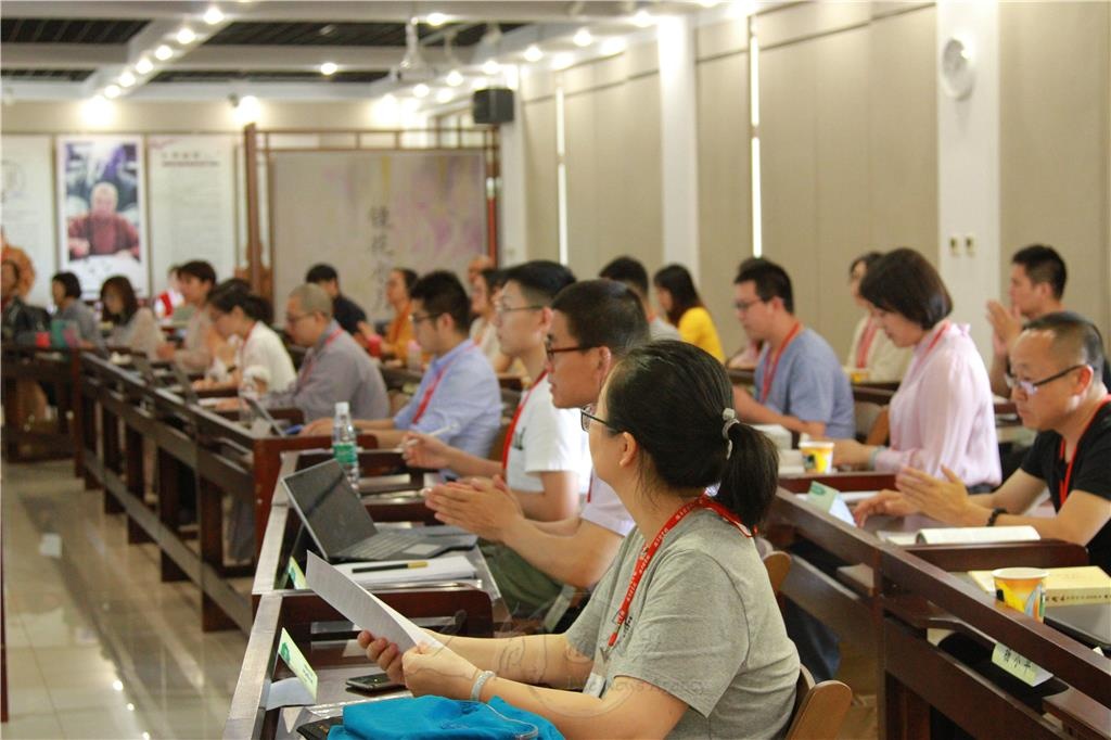 圖說:學子認真聆聽指導。 圖/鑒真圖書館提供 圖說:學子認真聆聽指導。 圖/鑒真圖書館提供