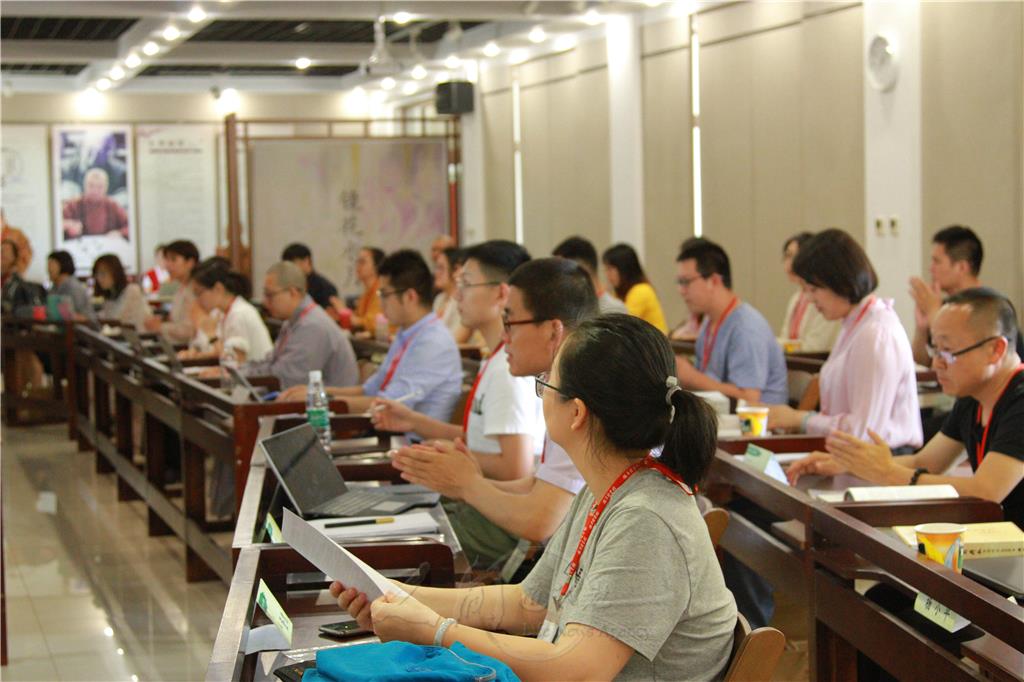 圖說：學子認真聆聽指導。 圖/鑒真圖書館提供