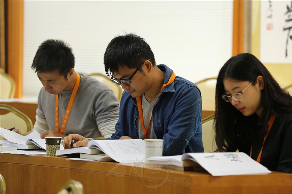 圖說：青年博碩士生學習觀摩。 圖/上海星雲文教館提供