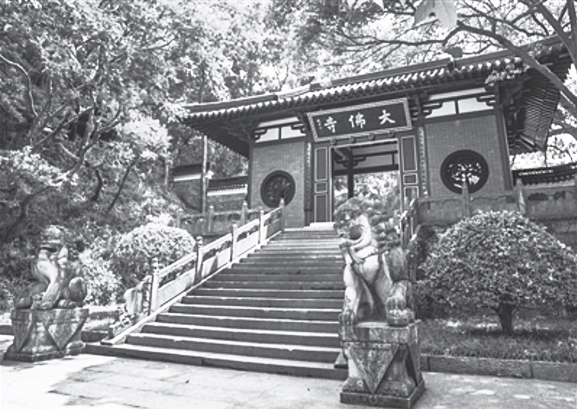 妙光法師分享《佛光大辭典》的發展歷程，從傳統紙本辭典，演化成攜帶方便的光碟、隨身碟，現今更透過開發手機的 APP，讓使用者隨時隨地查詢詞彙。