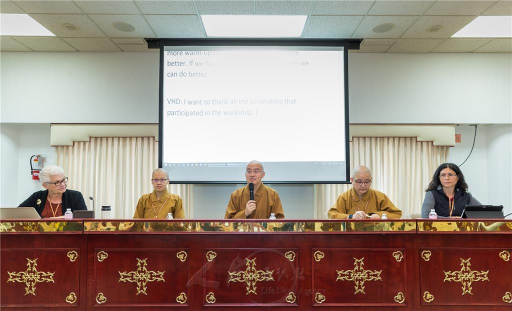 圖說：西來寺住持慧東法師在開幕典禮中指出，星雲大師認為僧團與信徒平等如鳥之雙翼，人間佛教的弘揚應當一起努力。 人間社記者張志誠攝