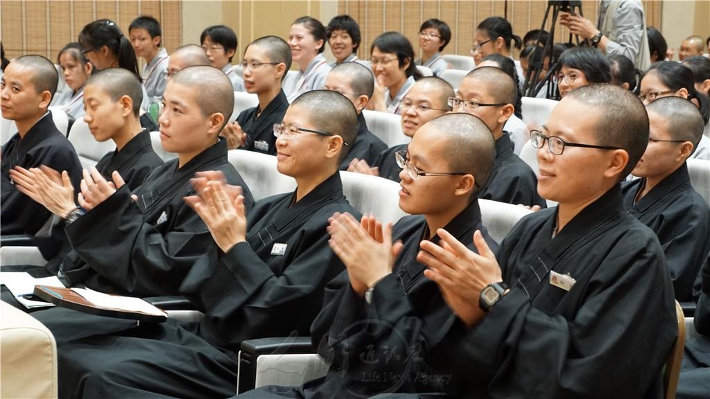 圖說：佛光山叢林學院學生聆聽「當彌勒遇到彌陀」淨土論壇。 圖/佛光山叢林學院提供