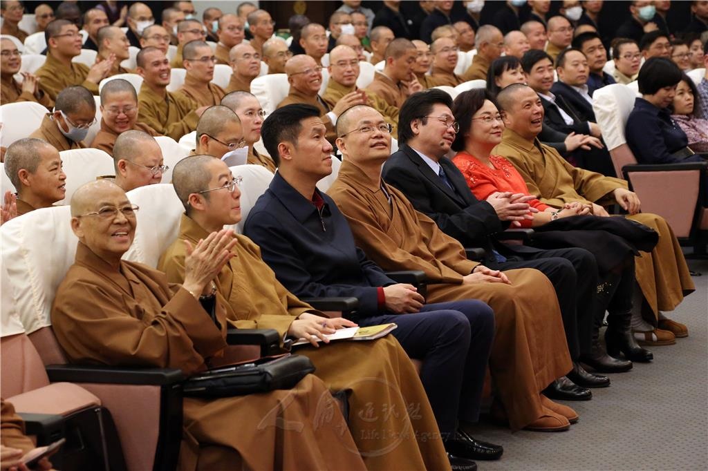 圖說：南京大學教授程恭讓在傳燈樓大會堂，以「星雲大師對佛教的十大貢獻」為題，發表其對大師從無到有，把佛教發揚到全球五大洲，推動人間佛教的具體實踐研究。 人間社記者陳昱臻攝